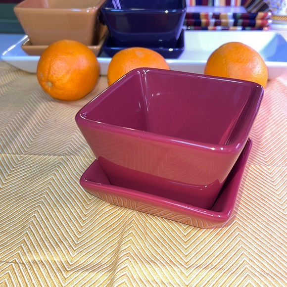 Simple additions by the pampered Chef Versatile Square Merlot Bowl & Saucer - Picture 1 of 5